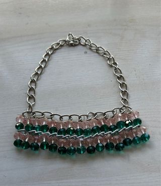 Collar de plata con verde y rosa de parfois