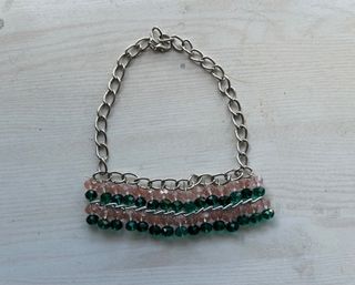 Collar de plata con verde y rosa de parfois