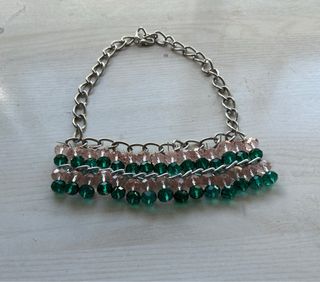 Collar de plata con verde y rosa de parfois