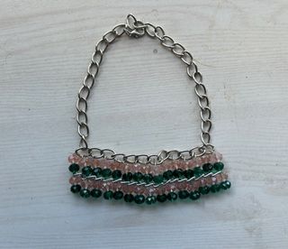 Collar de plata con verde y rosa de parfois
