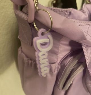 PERSONALIZA TUS LLAVEROS Y COLGANTES