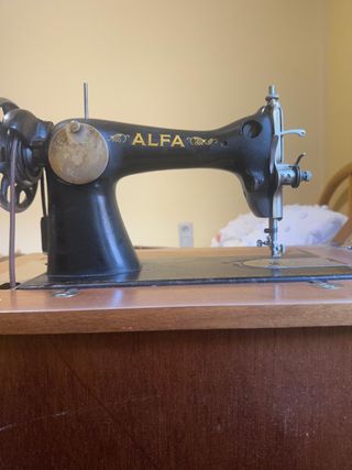 Maquina de coser Alfa