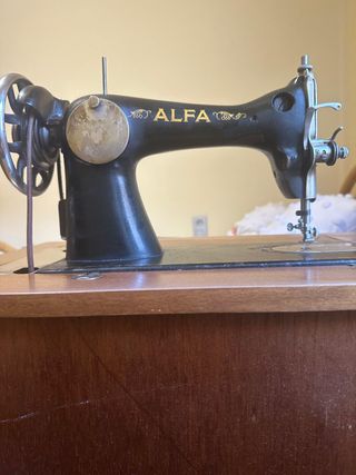 Maquina de coser Alfa