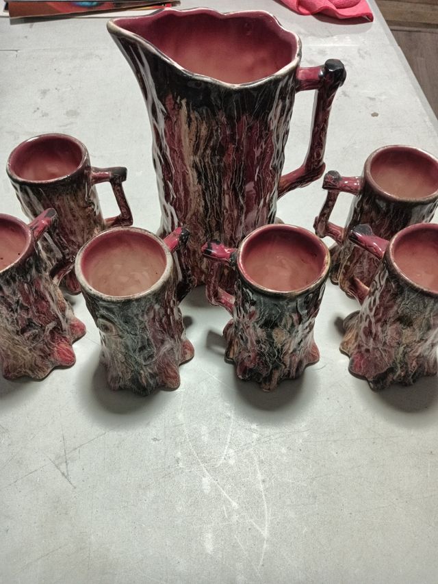 Juego de jarras con forma de árbol