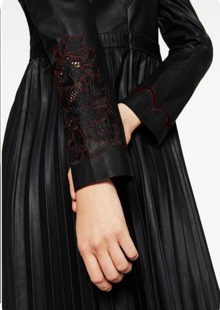 Vestido de polipiel Zara