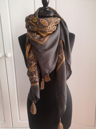 Fular gris y Dorado