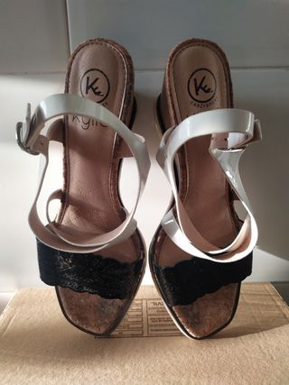 Sandalias charol y corcho
