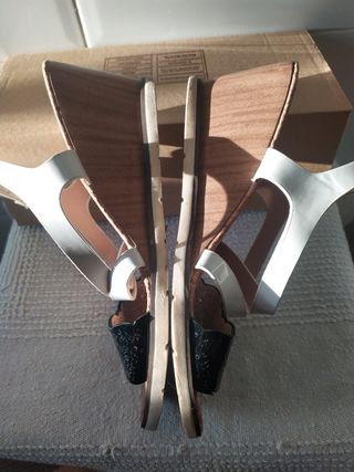 Sandalias charol y corcho