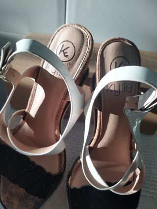 Sandalias charol y corcho