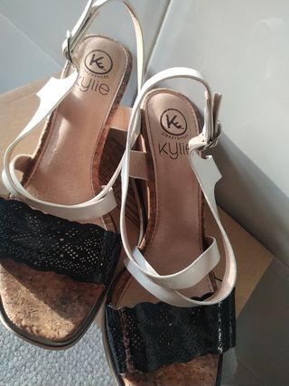 Sandalias charol y corcho