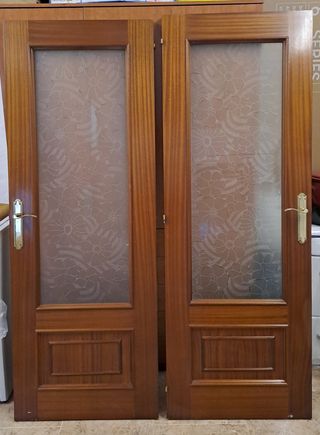 Puertas de madera de casa.