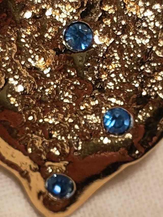 Yves Saint Laurent spilla