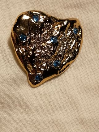 Yves Saint Laurent spilla