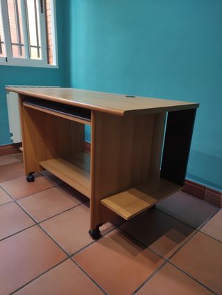 Mesa de estudio/ordenador