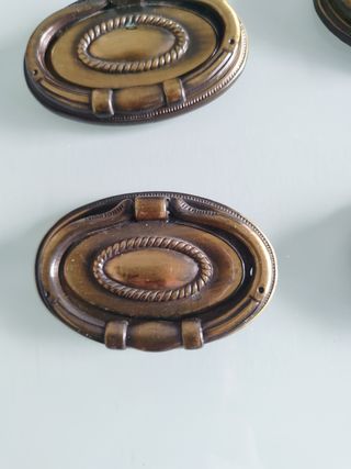 Conjunto 15 antiguos tiradores bronce repujado