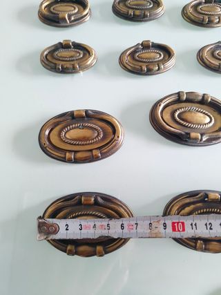 Conjunto 15 antiguos tiradores bronce repujado