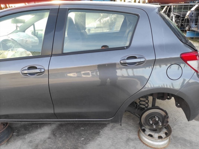 Puerta trasera izquierda Toyota Yaris III (2 y_100