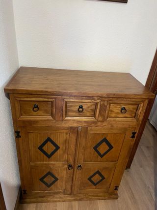 Mueble rústico de pino macizo