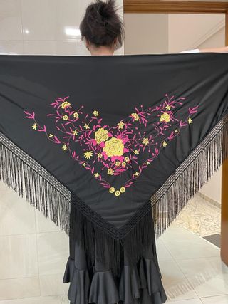 Mantón manila pico negro oro y fucsia XXL