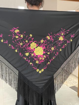 Mantón manila pico negro oro y fucsia XXL