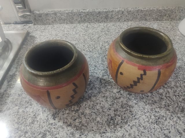 Vasos de barro pintado