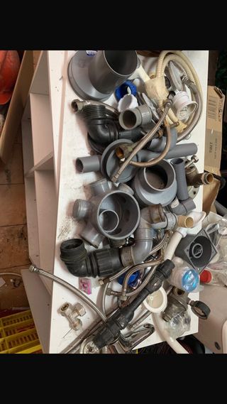 Piezas de fontaneria y grifos