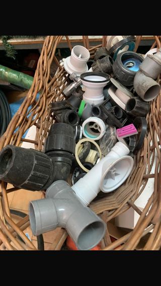 Piezas de fontaneria y grifos