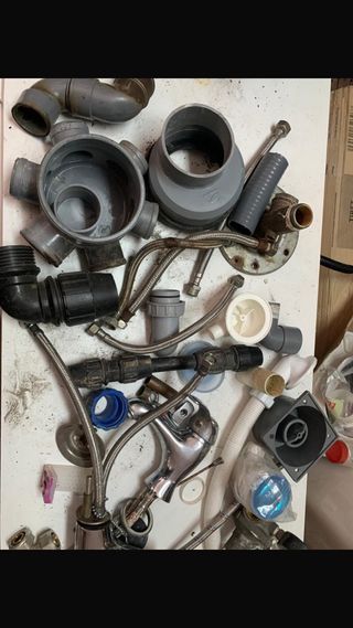 Piezas de fontaneria y grifos