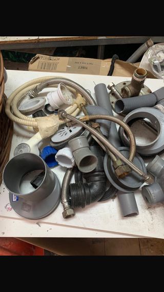 Piezas de fontaneria y grifos