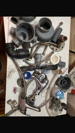 Piezas de fontaneria y grifos