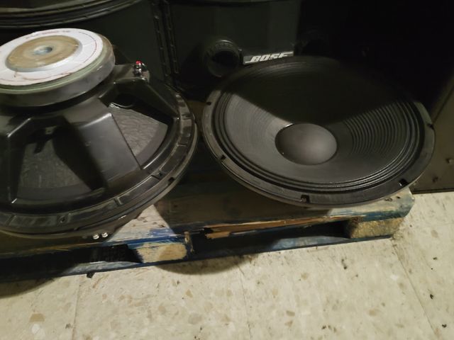X3 Altavoces 18" Mark Alt 600 a reparar