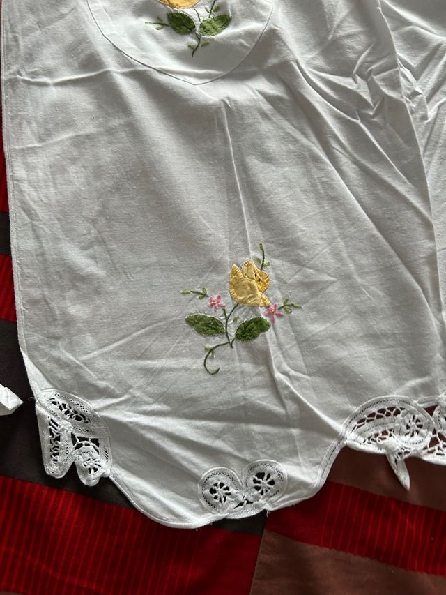 grembiule da cucina ricamata a mano come nuovo