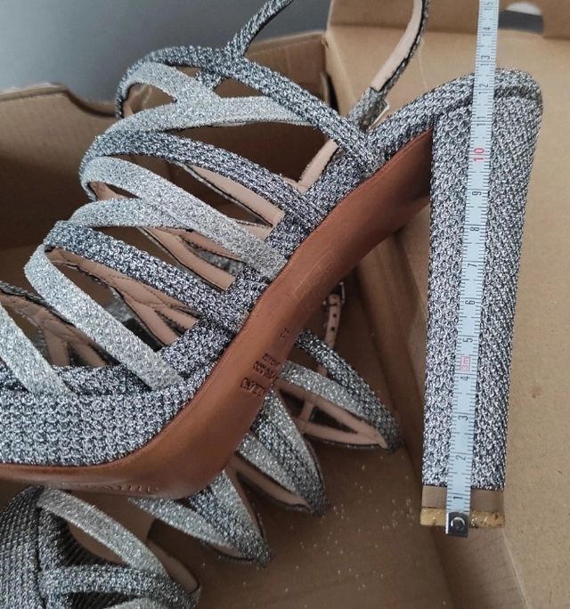 Scarpe eleganti con tacco