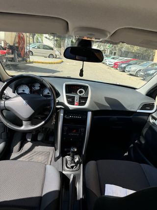 Peugeot 207 2011