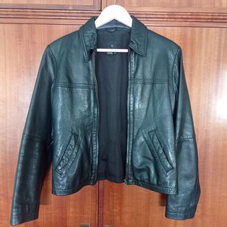 Cazadora de cuero negro