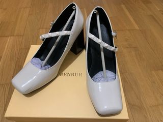 Zapatos de tacón de charol blancos 37 Menbur