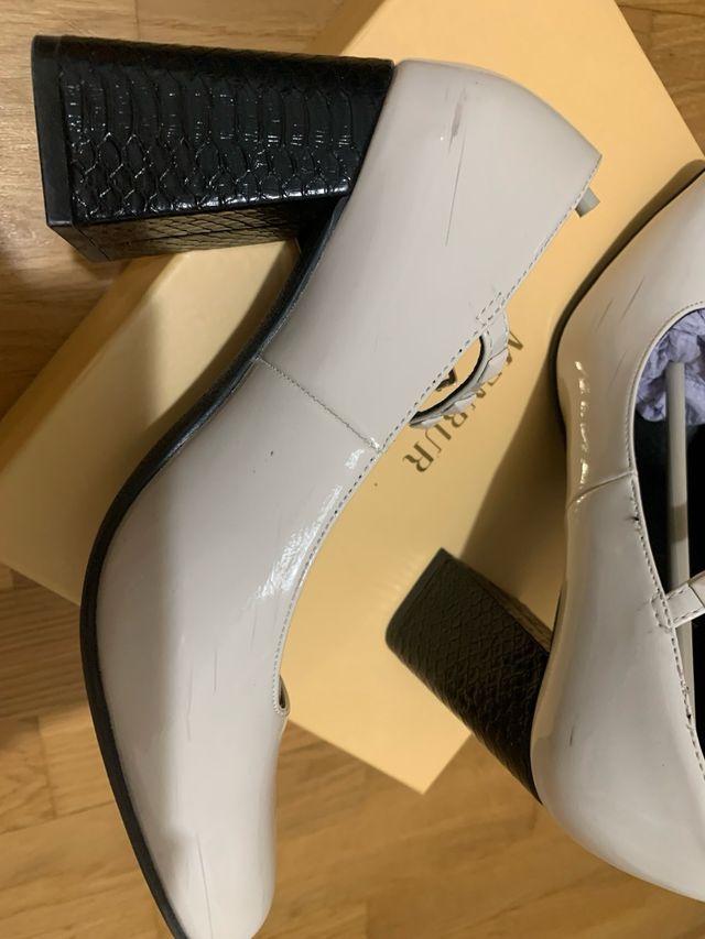 Zapatos de tacón de charol blancos 37 Menbur