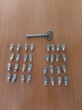 Estantería de madera maciza