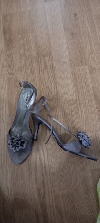 Zapatos de fiesta grises
