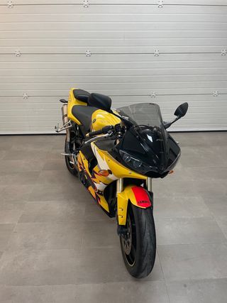 YAMAHA R6