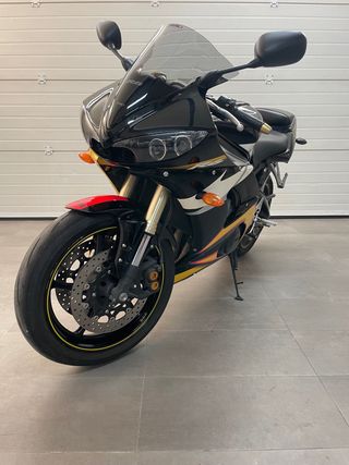 YAMAHA R6