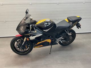 YAMAHA R6