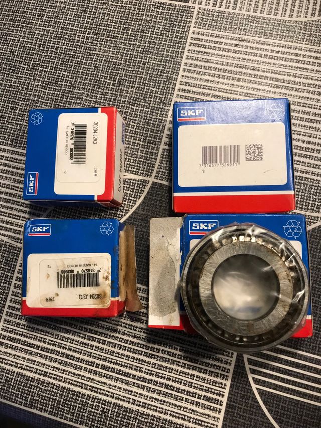 4 Rodamientos SKF cónicos