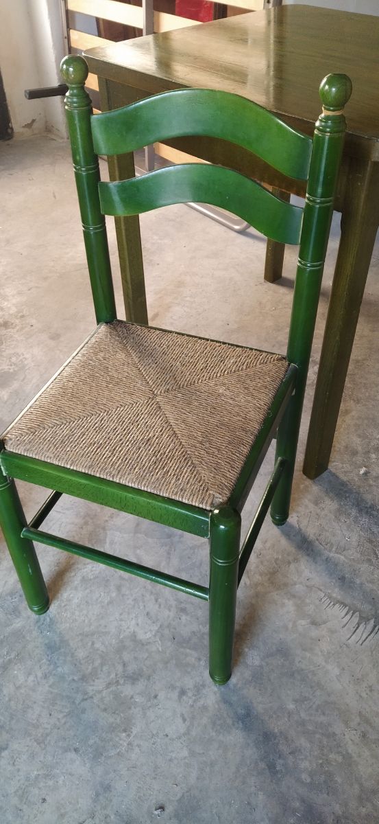 Mesa y 2 sillas a juego