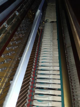 Piano pared económico