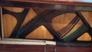 Piano pared económico