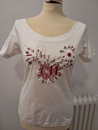 Camiseta blanca bordada en rojo Carolina Herrera M
