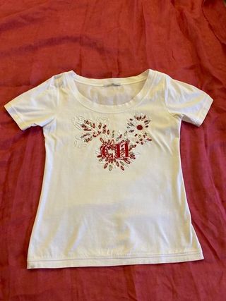 Camiseta blanca bordada en rojo Carolina Herrera M