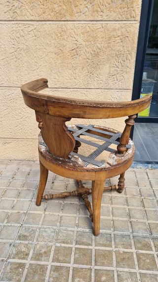 Silla antigua redonda restaurada