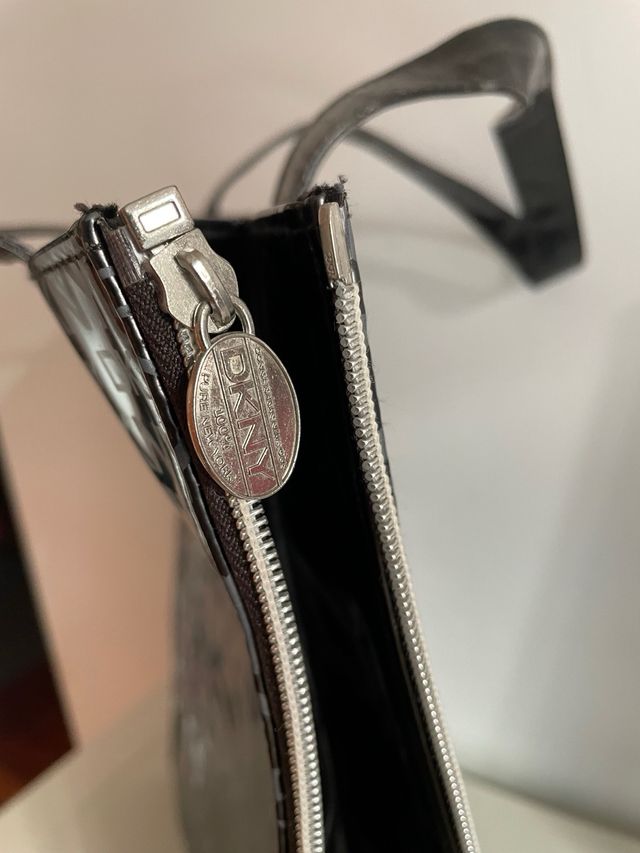 Bolso DKNY.